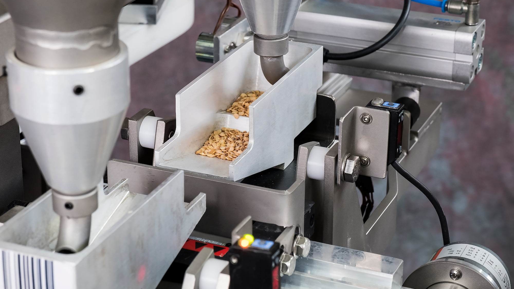 Flexible-precision-seed-sowing-system